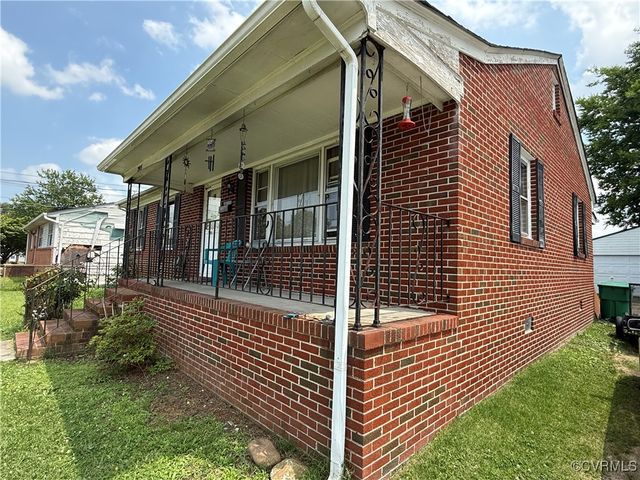 205 Maple Grove Ave, Colonial Heights, VA 23834