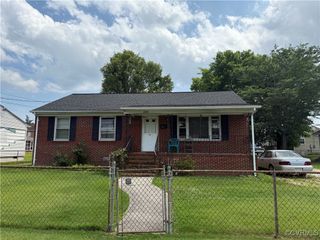 205 Maple Grove Ave, Colonial Heights, VA 23834