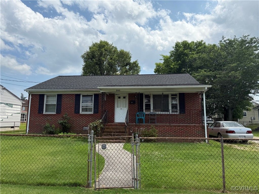 205 Maple Grove Ave, Colonial Heights, VA 23834