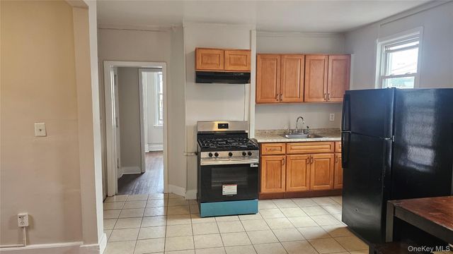 52 Chestnut Street 2, Yonkers, NY 10701