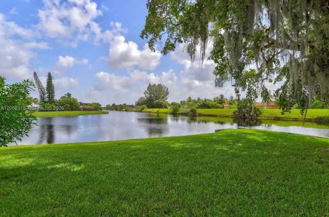 6605 NW 80th Ct, Tamarac, FL 33321