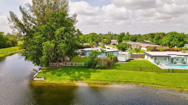 6605 NW 80th Ct, Tamarac, FL 33321