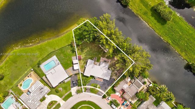 6605 NW 80th Ct, Tamarac, FL 33321