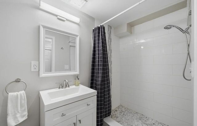 1317 E Hamilton STREET, Milwaukee, WI 53202