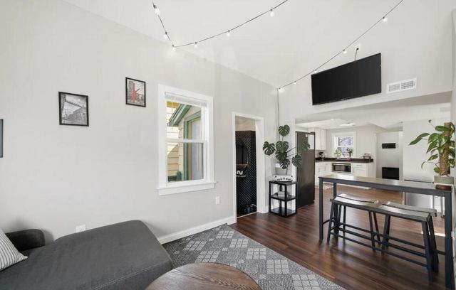 1317 E Hamilton STREET, Milwaukee, WI 53202