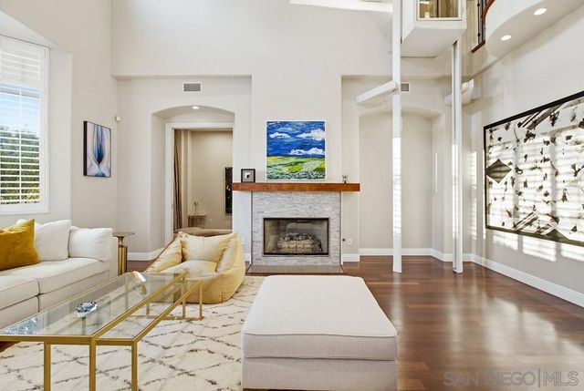 5247 Ocean Breeze Ct, San Diego, CA 92109