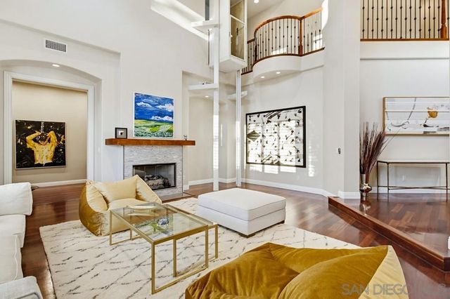 5247 Ocean Breeze Ct, San Diego, CA 92109