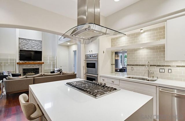 5247 Ocean Breeze Ct, San Diego, CA 92109