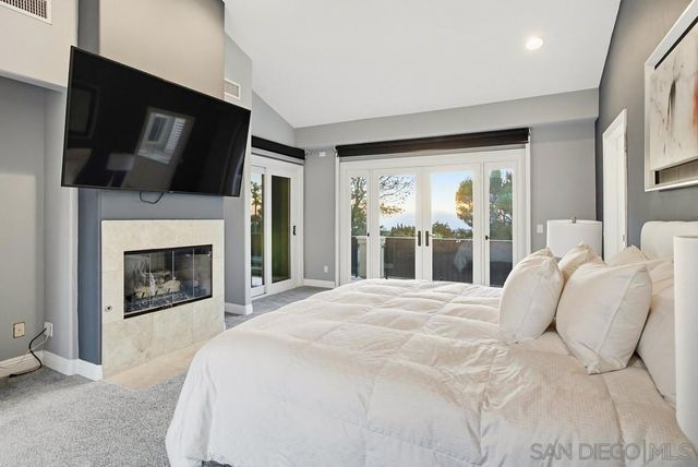 5247 Ocean Breeze Ct, San Diego, CA 92109