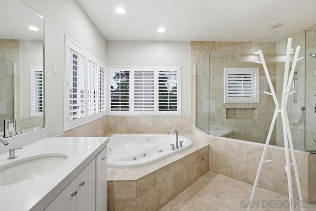 5247 Ocean Breeze Ct, San Diego, CA 92109