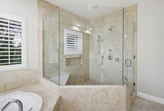 5247 Ocean Breeze Ct, San Diego, CA 92109