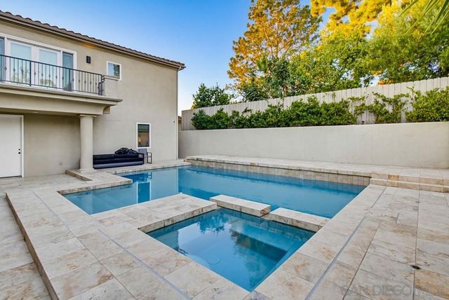 5247 Ocean Breeze Ct, San Diego, CA 92109