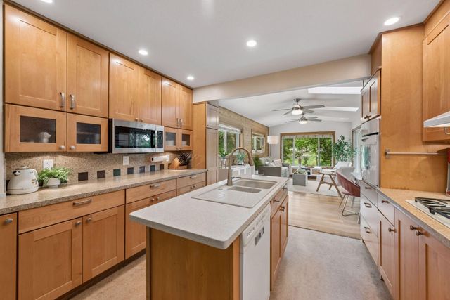 1643 Millwood Avenue, Roseville, MN 55113