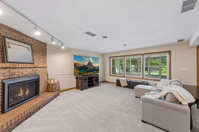1643 Millwood Avenue, Roseville, MN 55113