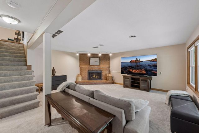 1643 Millwood Avenue, Roseville, MN 55113