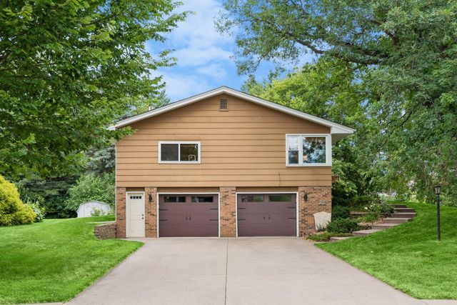 1643 Millwood Avenue, Roseville, MN 55113