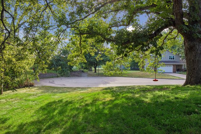 1643 Millwood Avenue, Roseville, MN 55113