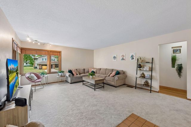 1643 Millwood Avenue, Roseville, MN 55113
