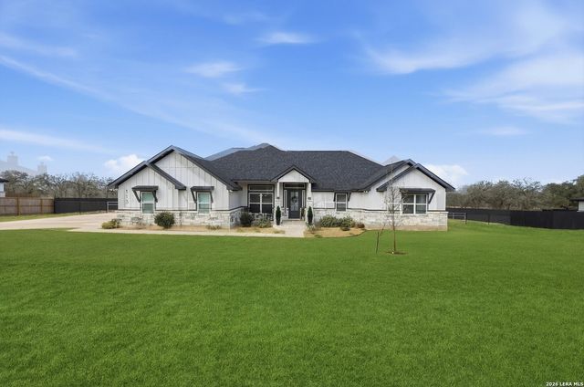 113 Hondo Dr, La Vernia, TX 78121