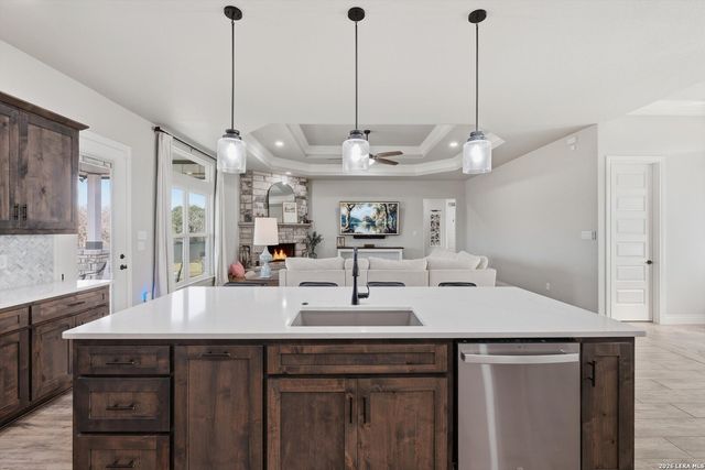 113 Hondo Dr, La Vernia, TX 78121