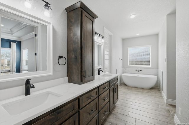 113 Hondo Dr, La Vernia, TX 78121