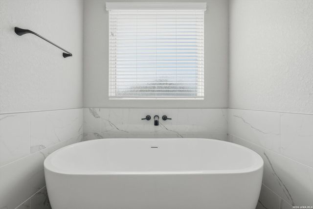 113 Hondo Dr, La Vernia, TX 78121