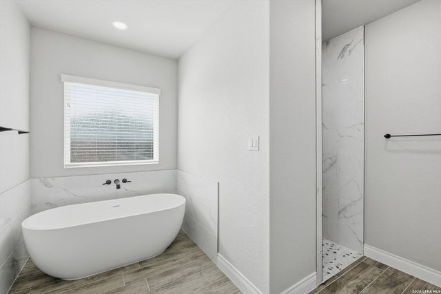 113 Hondo Dr, La Vernia, TX 78121