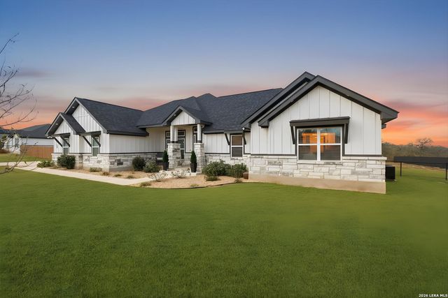 113 Hondo Dr, La Vernia, TX 78121