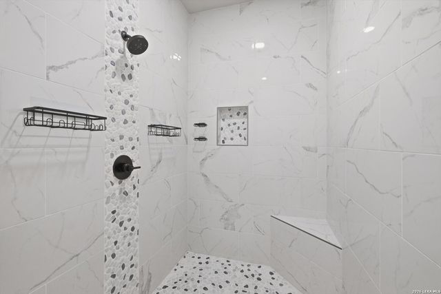 113 Hondo Dr, La Vernia, TX 78121