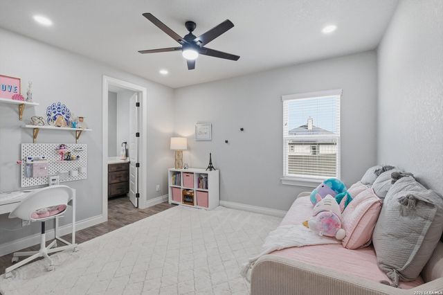 113 Hondo Dr, La Vernia, TX 78121