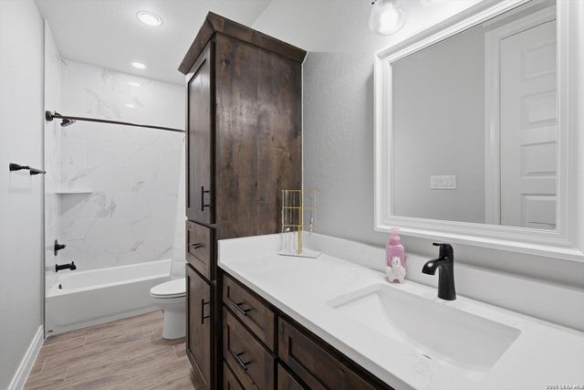 113 Hondo Dr, La Vernia, TX 78121