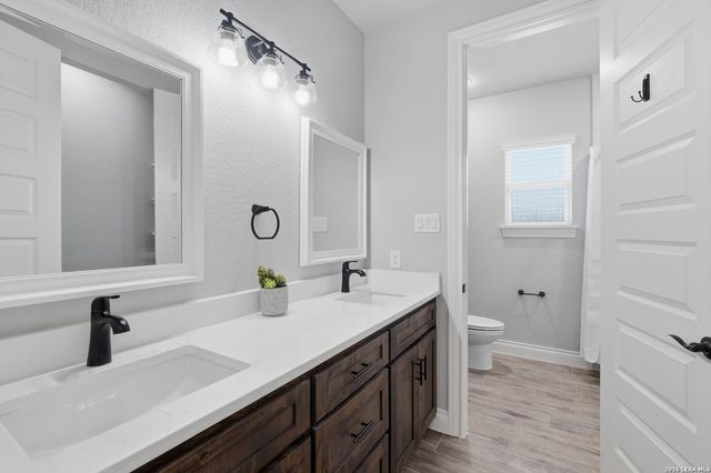 113 Hondo Dr, La Vernia, TX 78121