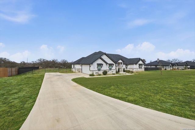 113 Hondo Dr, La Vernia, TX 78121