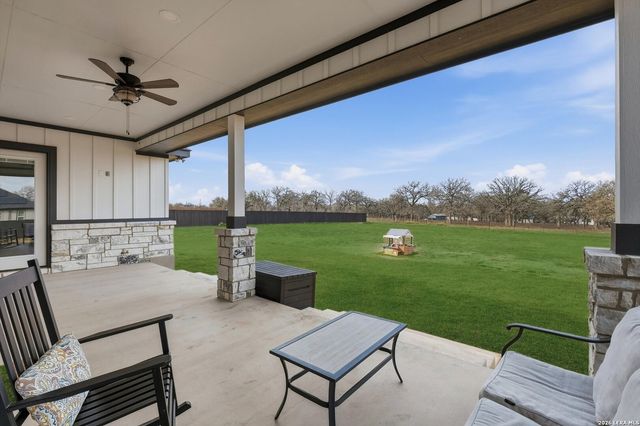 113 Hondo Dr, La Vernia, TX 78121