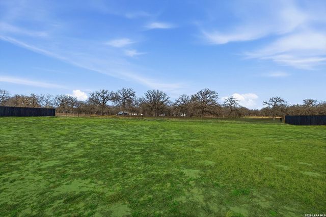 113 Hondo Dr, La Vernia, TX 78121