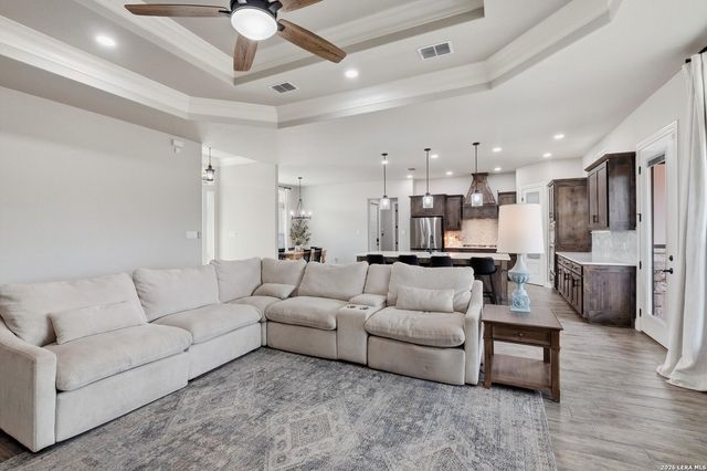 113 Hondo Dr, La Vernia, TX 78121