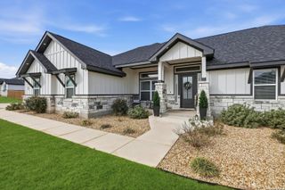 113 Hondo Dr, La Vernia, TX 78121