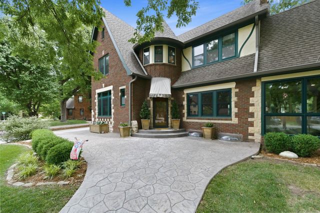 412 S Dellrose, Wichita, KS 67218