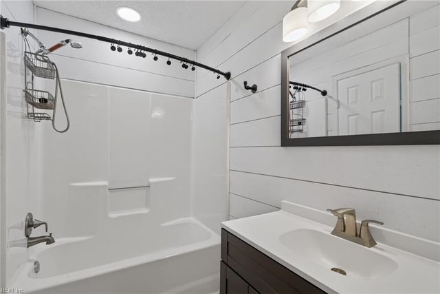 119 Kingsbridge LN, Yorktown, VA 23692