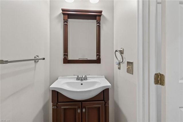 119 Kingsbridge LN, Yorktown, VA 23692