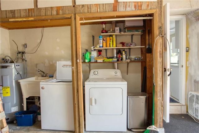 1739 Sandy CIR, Cape Coral, FL 33904