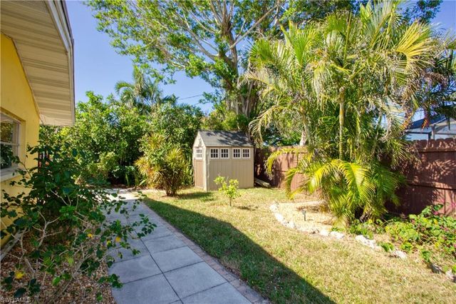 1739 Sandy CIR, Cape Coral, FL 33904