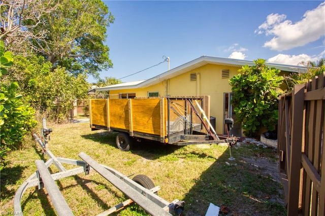 1739 Sandy CIR, Cape Coral, FL 33904