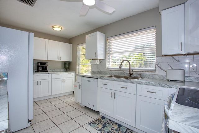 1739 Sandy CIR, Cape Coral, FL 33904