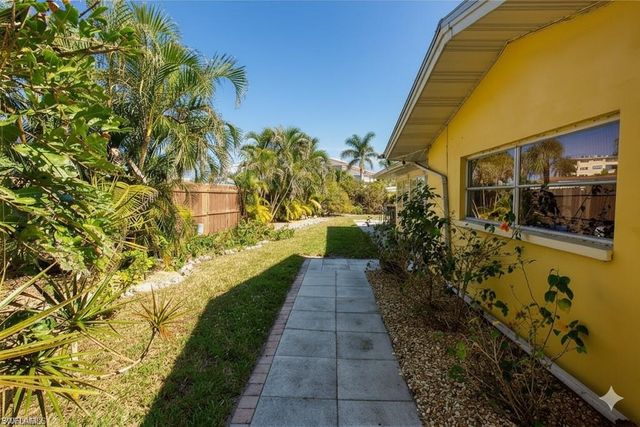 1739 Sandy CIR, Cape Coral, FL 33904