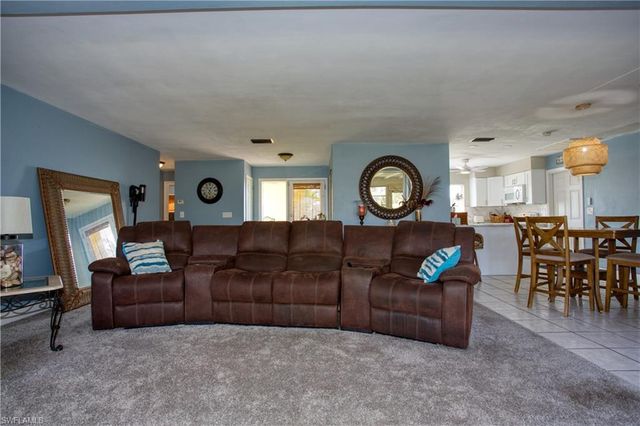 1739 Sandy CIR, Cape Coral, FL 33904