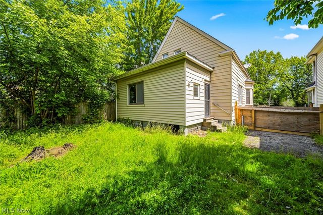 1722 Burgess Road, Cleveland, OH 44112