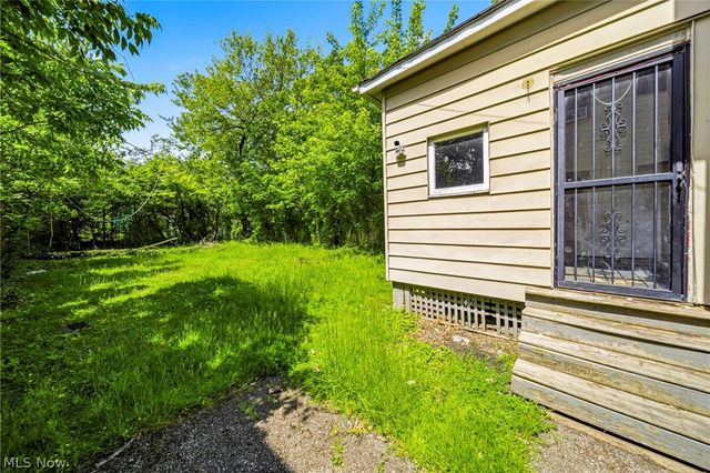 1722 Burgess Road, Cleveland, OH 44112