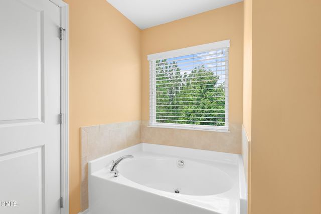 892 Queen City Crescent, Apex, NC 27523