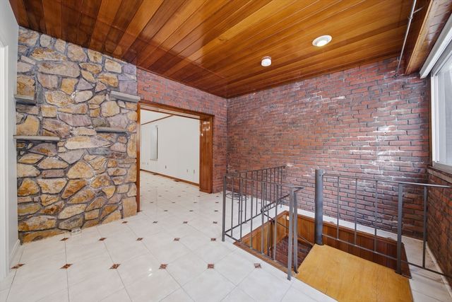 71 Lubec 1, Boston, MA 02128